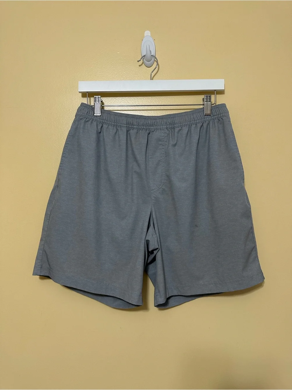 Chubbies 7” Inseam Sport Shorts Men Size Large Gray
